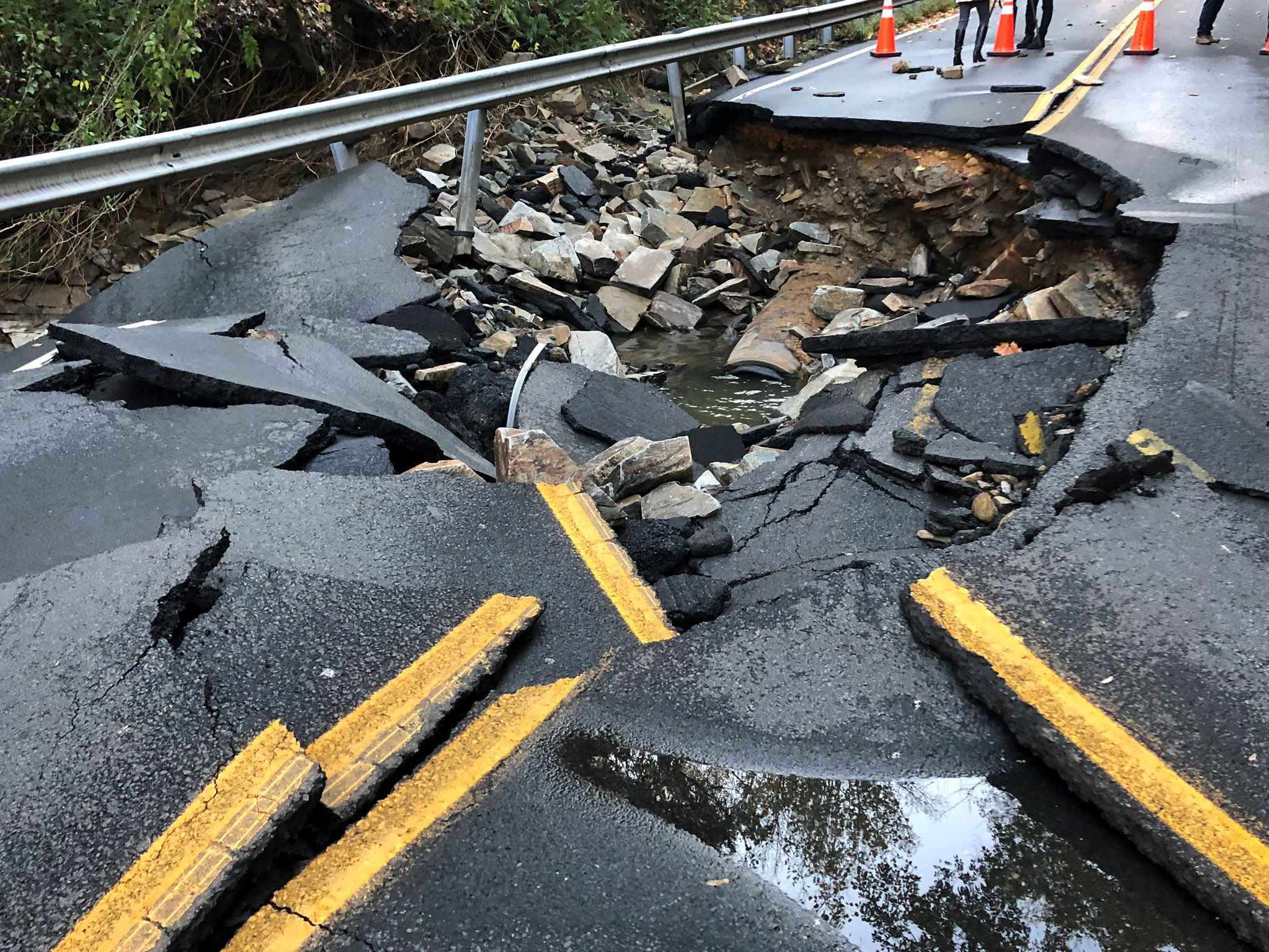 A large water main break has shut down Chain Bridge and led to a closure of all Arlington schools and a boil water advisory. 