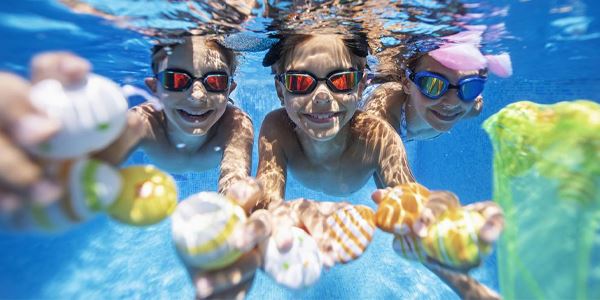 Kids swimming underwater - Enter Today
